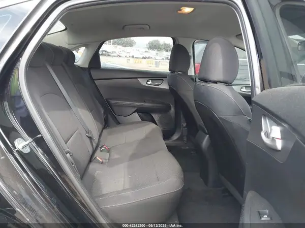 3KPF24AD0KE109792 2019 KIA FORTE - Image 8