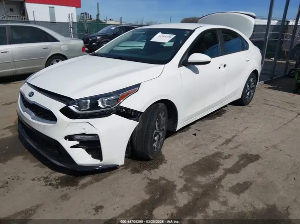 3KPF24AD0KE110800 2019 KIA FORTE - Image 2