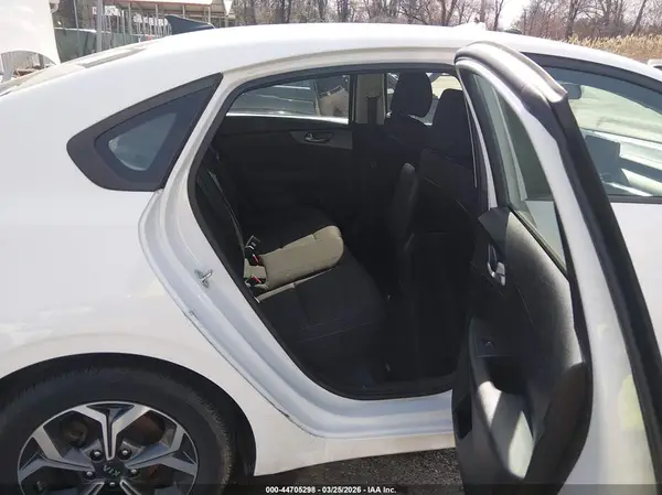 3KPF24AD0KE110800 2019 KIA FORTE - Image 8