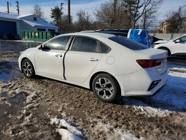3KPF24AD0KE111526 2019 KIA FORTE - Image 2