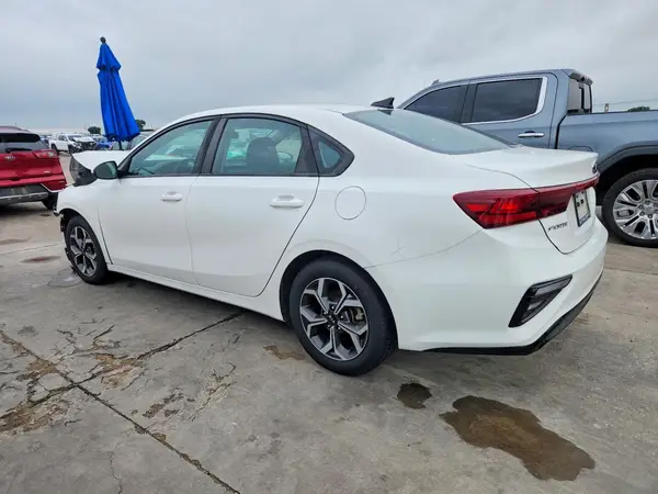 3KPF24AD0KE111736 2019 KIA FORTE - Image 2