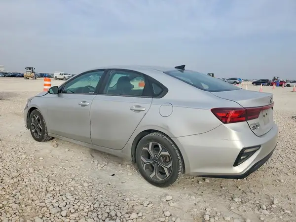 3KPF24AD0KE115558 2019 KIA FORTE - Image 2