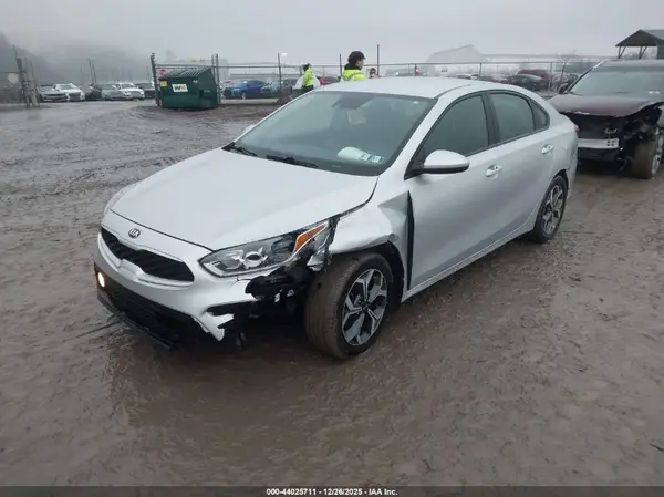 3KPF24AD0KE117889 2019 KIA FORTE - Image 2