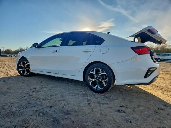 3KPF24AD0KE120243 2019 KIA FORTE - Image 2