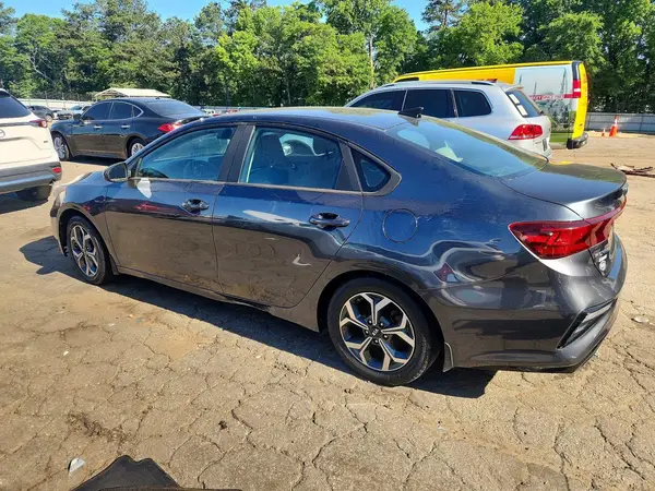 3KPF24AD0KE120484 2019 KIA FORTE - Image 2