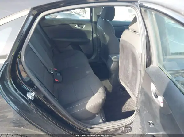 3KPF24AD0KE124261 2019 KIA FORTE - Image 8