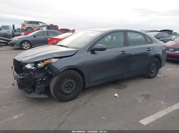 3KPF24AD0KE128343 2019 KIA FORTE - Image 2