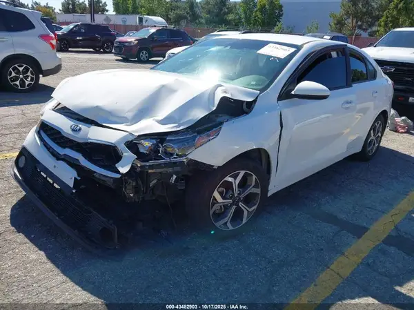 3KPF24AD0KE138029 2019 KIA FORTE - Image 2
