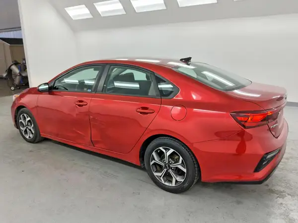 3KPF24AD0KE138127 2019 KIA FORTE - Image 2