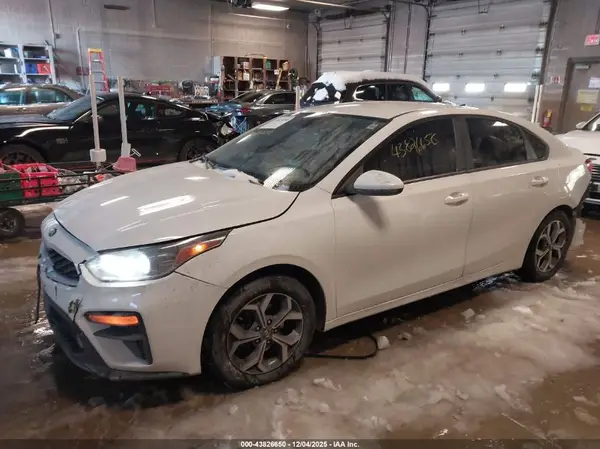 3KPF24AD0KE138435 2019 KIA FORTE - Image 2