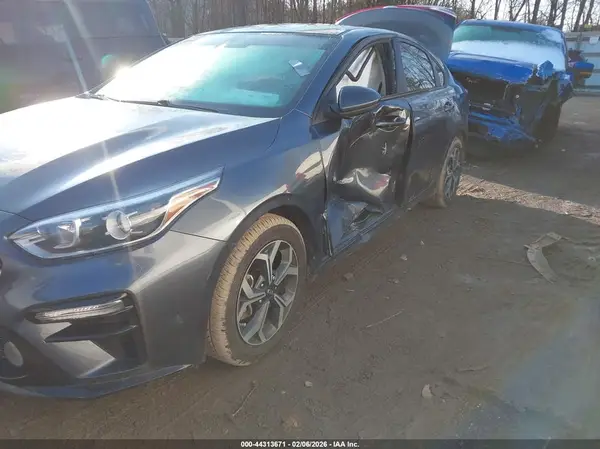 3KPF24AD0LE236477 2020 KIA FORTE - Image 2