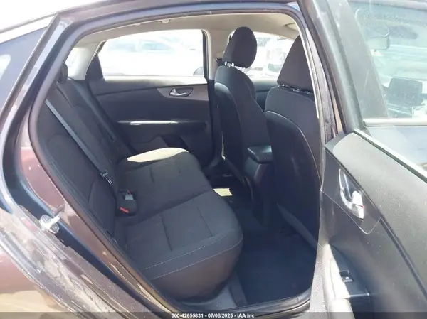 3KPF24AD0ME273434 2021 KIA FORTE - Image 8