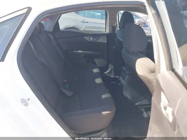 3KPF24AD0ME290265 2021 KIA FORTE - Image 8