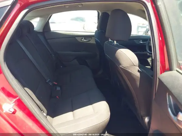 3KPF24AD0ME330652 2021 KIA FORTE - Image 8