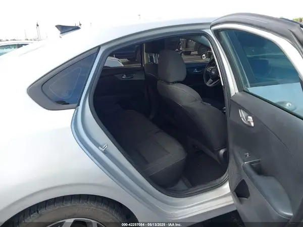 3KPF24AD0ME334880 2021 KIA FORTE - Image 8