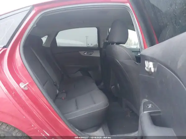 3KPF24AD0ME395565 2021 KIA FORTE - Image 8