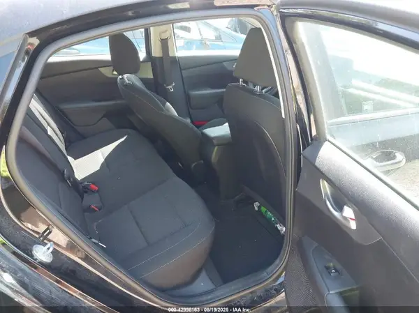 3KPF24AD0ME411926 2021 KIA FORTE - Image 8