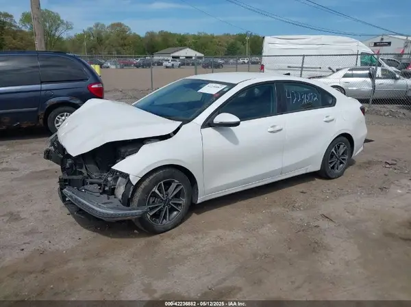 3KPF24AD0NE425696 2022 KIA FORTE - Image 2