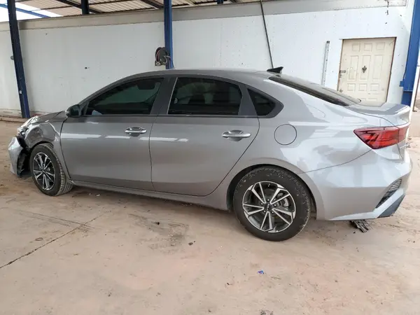 3KPF24AD0NE435239 2022 KIA FORTE - Image 2