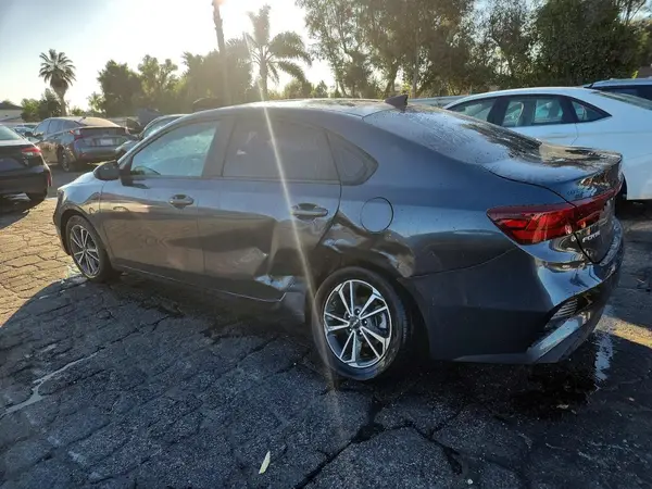3KPF24AD0NE439534 2022 KIA FORTE - Image 2