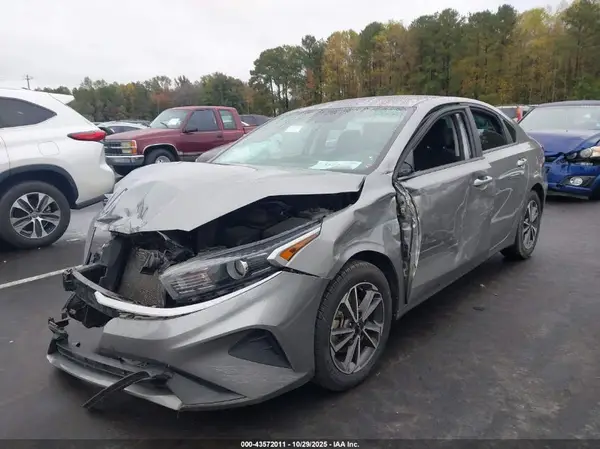 3KPF24AD0NE456141 2022 KIA FORTE - Image 2
