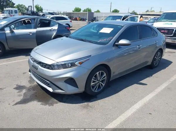 3KPF24AD0NE461372 2022 KIA FORTE - Image 2
