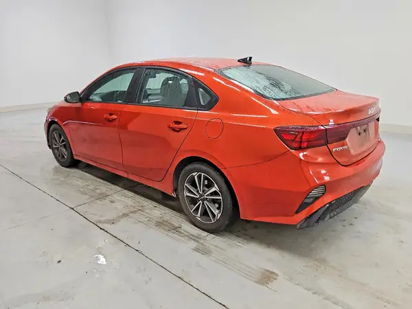 3KPF24AD0NE495585 2022 KIA FORTE - Image 2