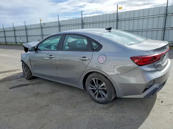 3KPF24AD0NE502972 2022 KIA FORTE - Image 2