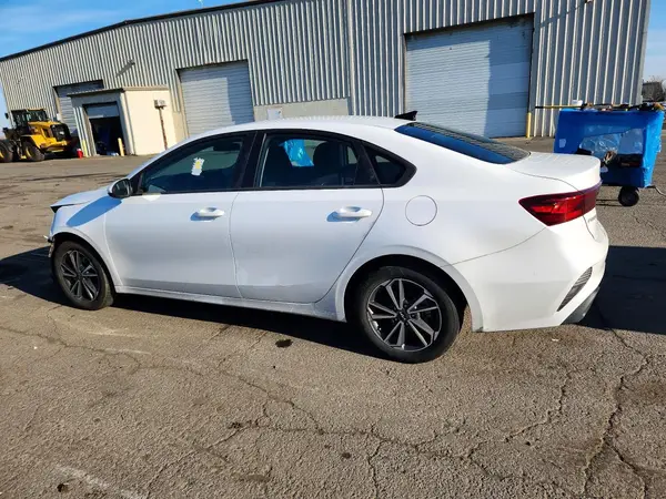 3KPF24AD0PE522318 2023 KIA FORTE - Image 2