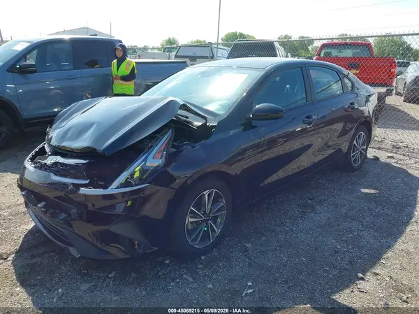 3KPF24AD0PE563225 2023 KIA FORTE - Image 2