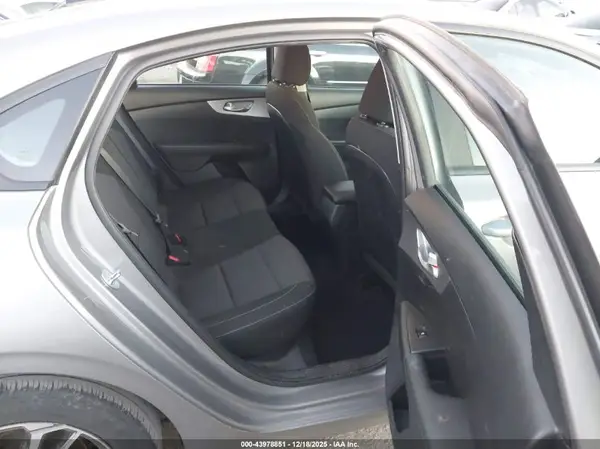3KPF24AD0PE604114 2023 KIA FORTE - Image 8