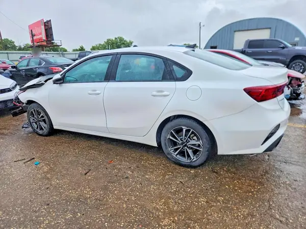 3KPF24AD0PE616439 2023 KIA FORTE - Image 2
