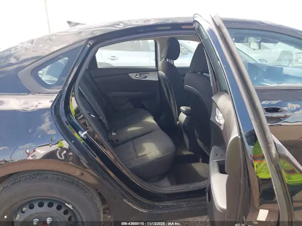 3KPF24AD0PE645536 2023 KIA FORTE - Image 8