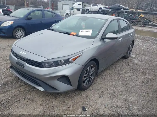 3KPF24AD0PE649960 2023 KIA FORTE - Image 2