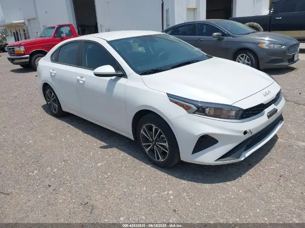 3KPF24AD0PE675037 2023 KIA FORTE - Image 1