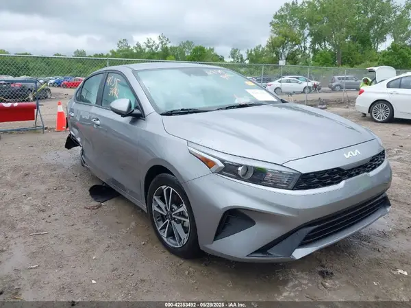 3KPF24AD0PE675250 2023 KIA FORTE - Image 1