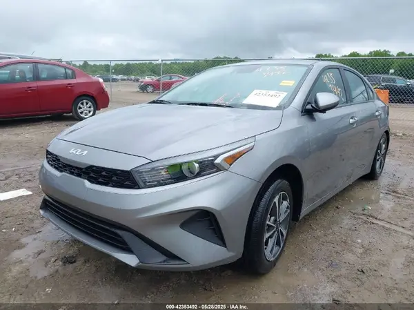 3KPF24AD0PE675250 2023 KIA FORTE - Image 2