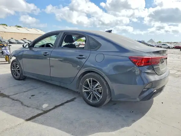 3KPF24AD0PE687415 2023 KIA FORTE - Image 2