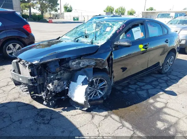 3KPF24AD0RE695940 2024 KIA FORTE - Image 2