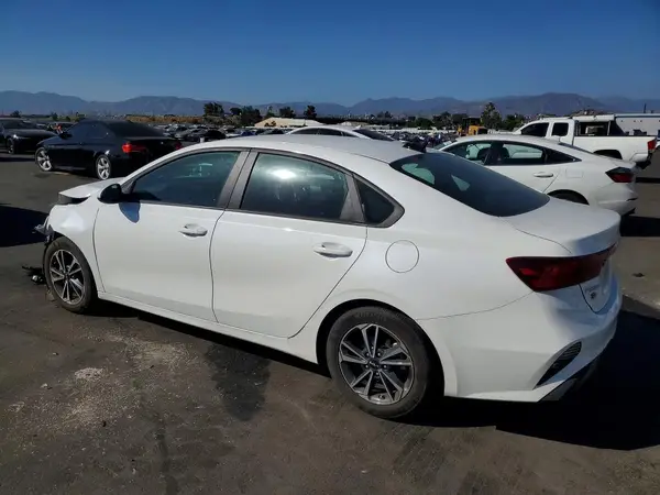 3KPF24AD0RE696392 2024 KIA FORTE - Image 2