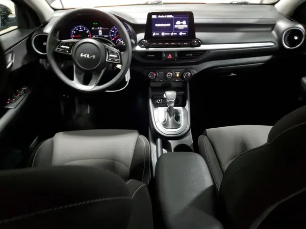 3KPF24AD0RE696893 2024 KIA FORTE - Image 8