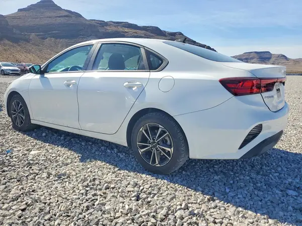 3KPF24AD0RE698028 2024 KIA FORTE - Image 2