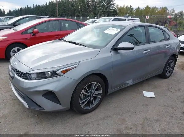 3KPF24AD0RE702417 2024 KIA FORTE - Image 2