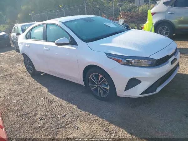 3KPF24AD0RE703227 2024 KIA FORTE - Image 1