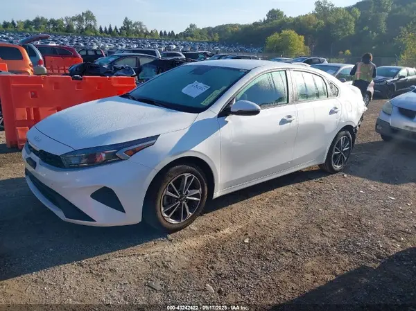 3KPF24AD0RE703227 2024 KIA FORTE - Image 2