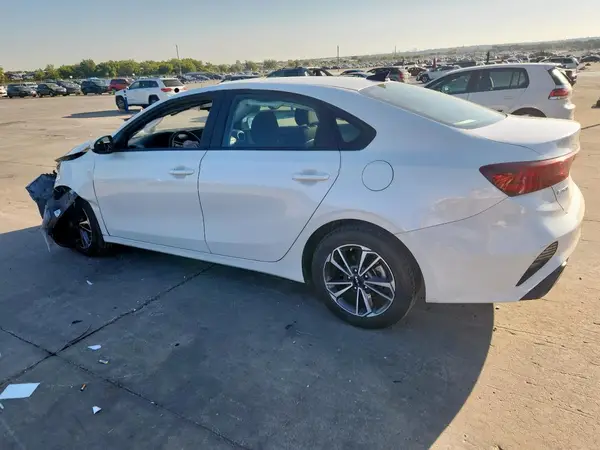 3KPF24AD0RE716379 2024 KIA FORTE - Image 2