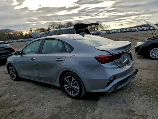 3KPF24AD0RE717306 2024 KIA FORTE - Image 2