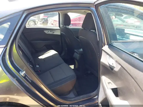 3KPF24AD0RE724398 2024 KIA FORTE - Image 8