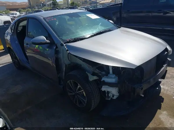 3KPF24AD0RE727074 2024 KIA FORTE - Image 1