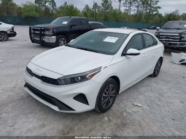 3KPF24AD0RE728175 2024 KIA FORTE - Image 2